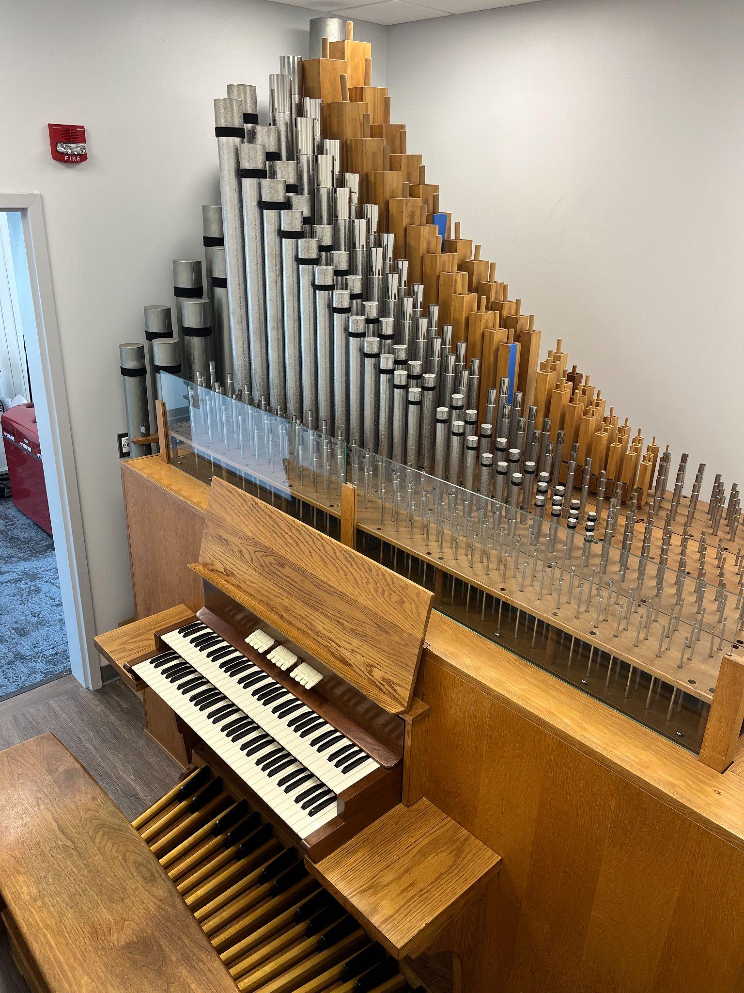 Practice on sale pipe organ